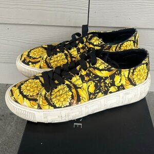Versace Baracco Gold Hibiscus Runway Sneakers 🔥